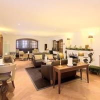 Le Petit Cervin Hotel Zermatt Bagian luar foto The lounge at the airport