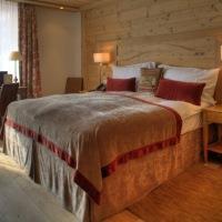 Le Petit Cervin Hotel Zermatt Bagian luar foto A bed