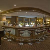 Le Petit Cervin Hotel Zermatt Bagian luar foto The bar at the hotel