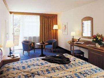 Le Petit Cervin Hotel Zermatt Bagian luar foto A typical room at the Hotel de la Tour